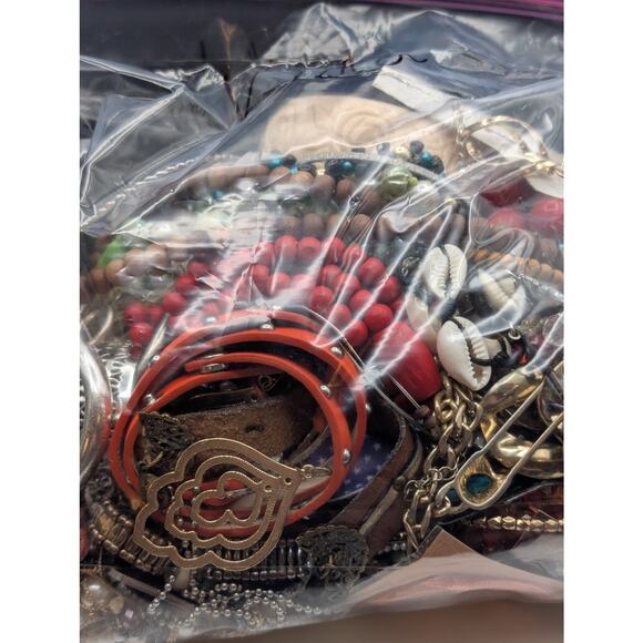Jewelry Lot Vida Repurpose Bag Over 4 Pounds Beads & Possible Wearable Pieces - Picture 6 of 12